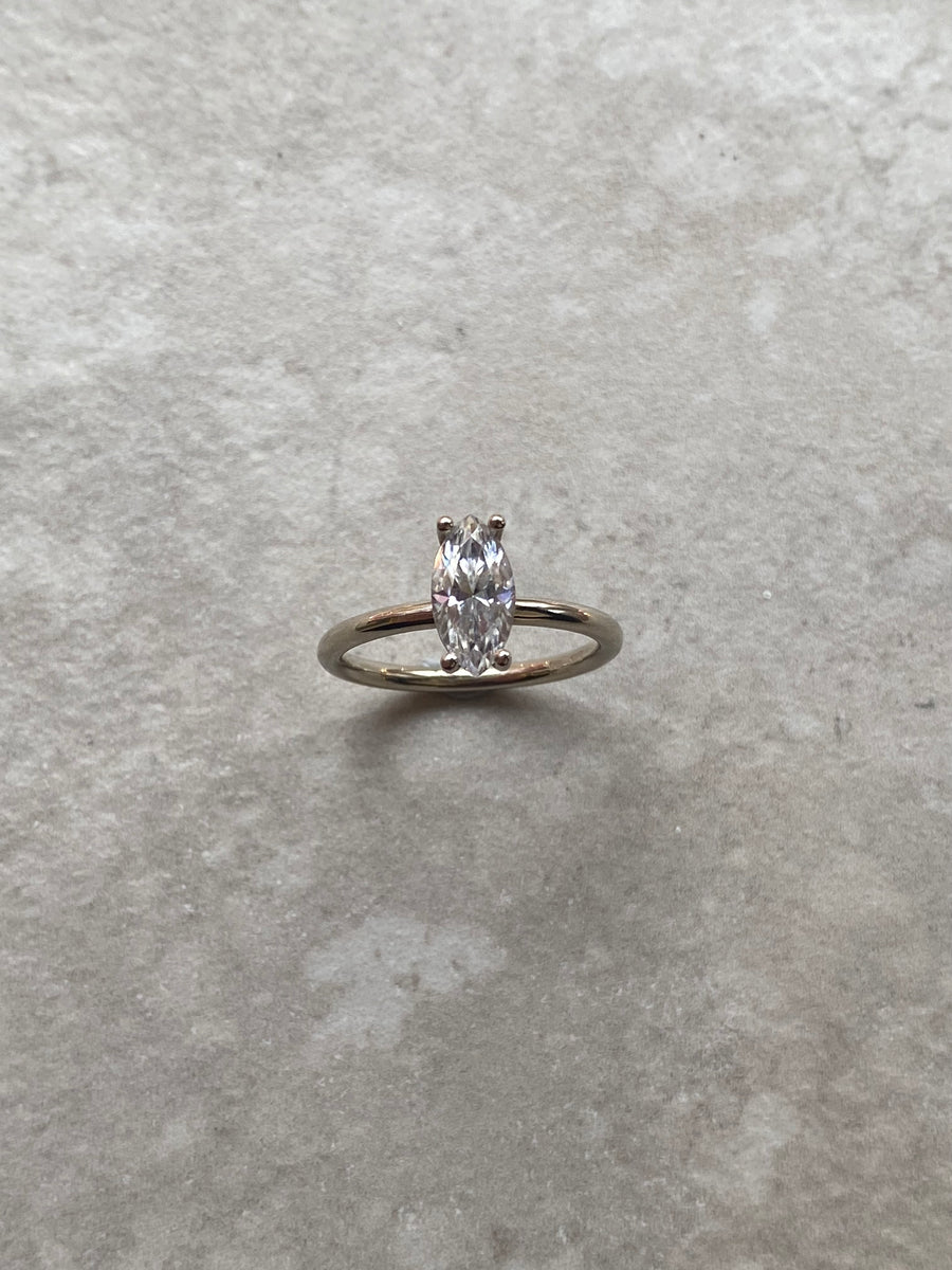 Navett Moissanite eljegyzési gyűrű
