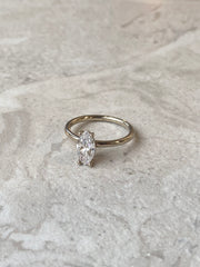 Navett Moissanite eljegyzési gyűrű