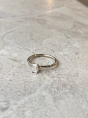 Smaragd Moissanite eljegyzési gyűrű