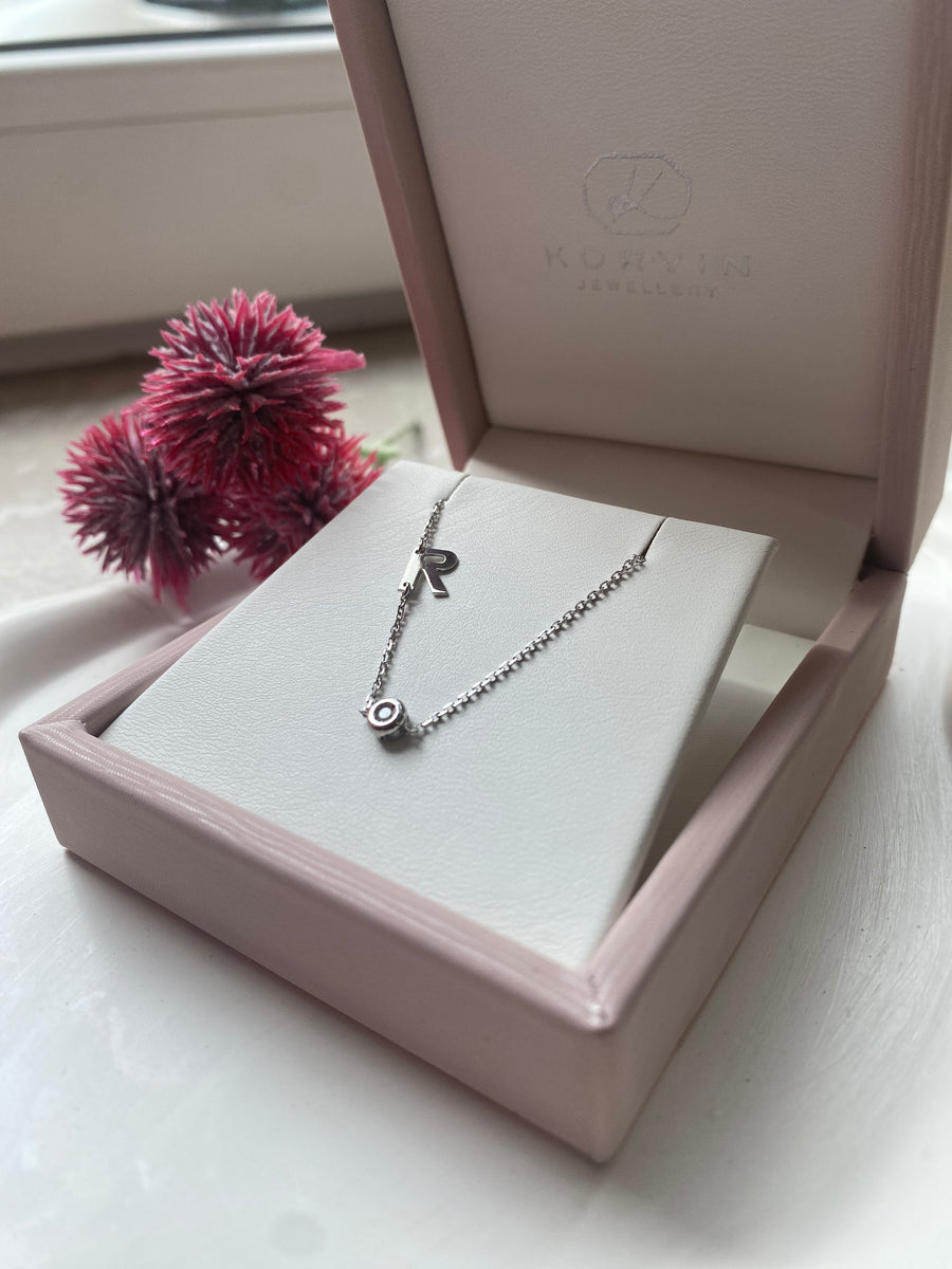 Monogram Nyaklánc kővel